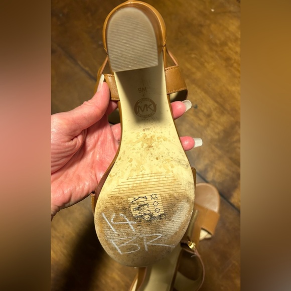 Michael Kors 9 Berkeley T strap sandals in Luggage - Picture 7 of 11